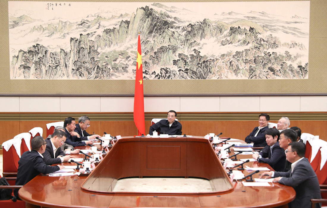 2019年11月12日，赢多多股份董事长温志芬等企业家代表出席经济局势专家和企业家座谈会并讲话。